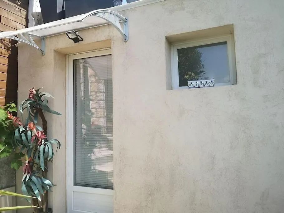 Apartment Studio Independant Dans Villa Avec Piscine Cagnes France